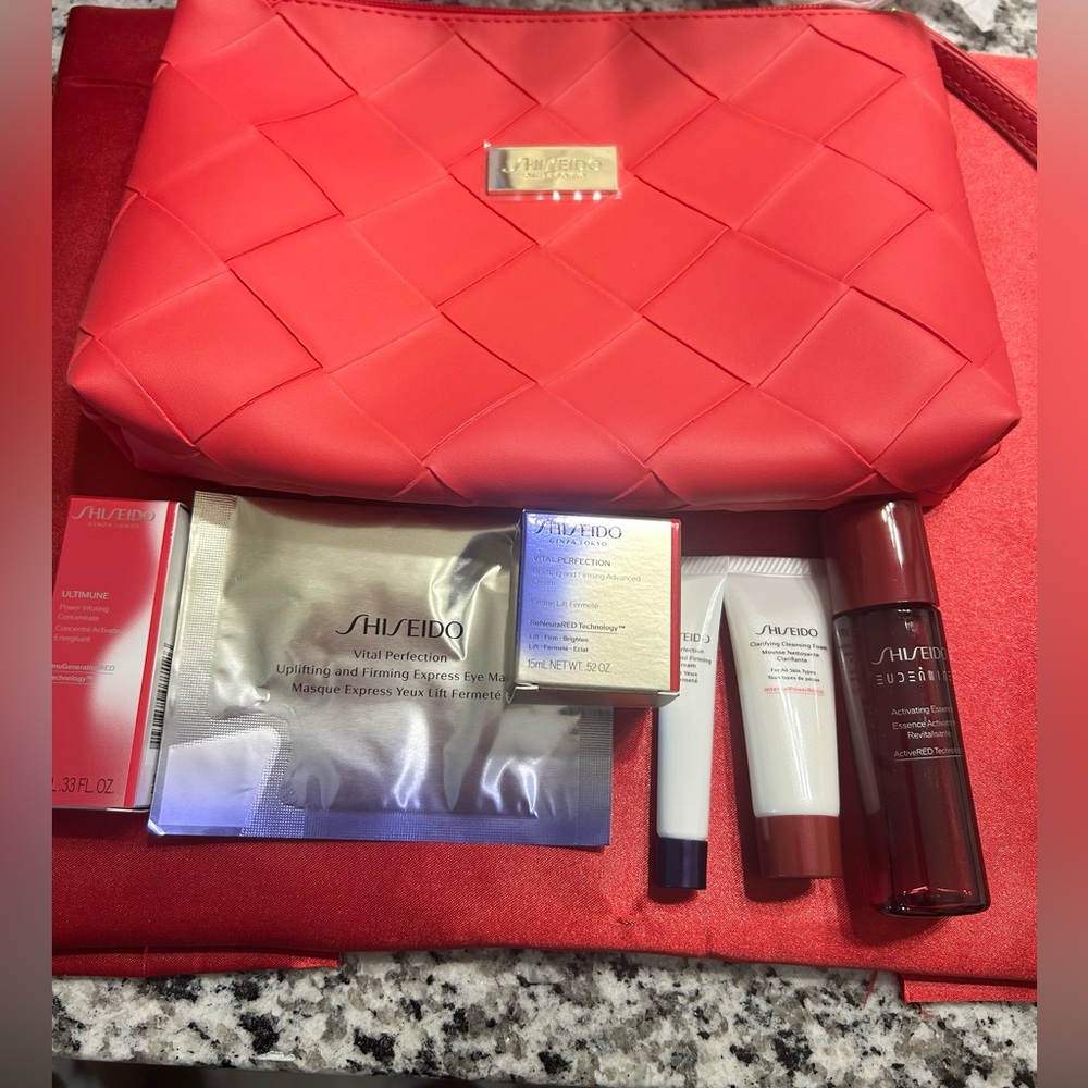 SHISEIDO Cosmetics Bag with Legendary Best Selling Beauty Minis